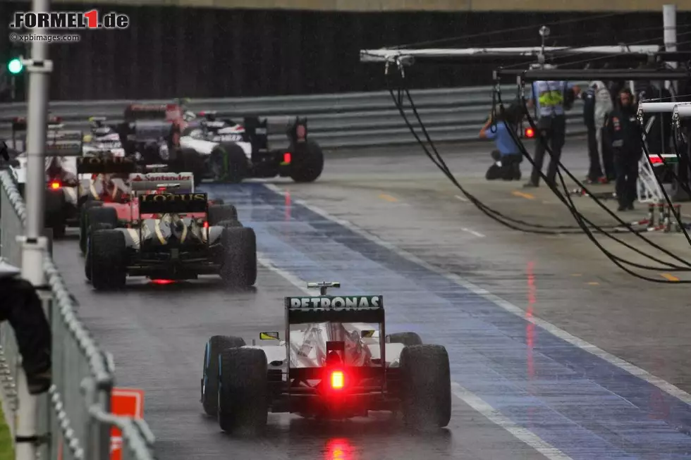 Foto zur News: Nico Rosberg (Mercedes) in der Boxengasse