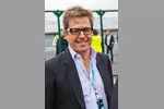 Foto zur News: Hugh Grant als Gast von Ferrari zu Besuch in Silverstone