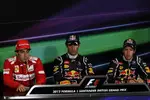 Gallerie: Fernando Alonso (Ferrari), Mark Webber (Red Bull) und Sebastian Vettel (Red Bull) in der Sieger-Pressekonferenz