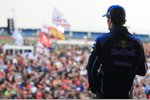 Foto zur News: Sieger Mark Webber (Red Bull) genießt die Atmosphäre bei der Grand-Prix-Party nach dem Rennen