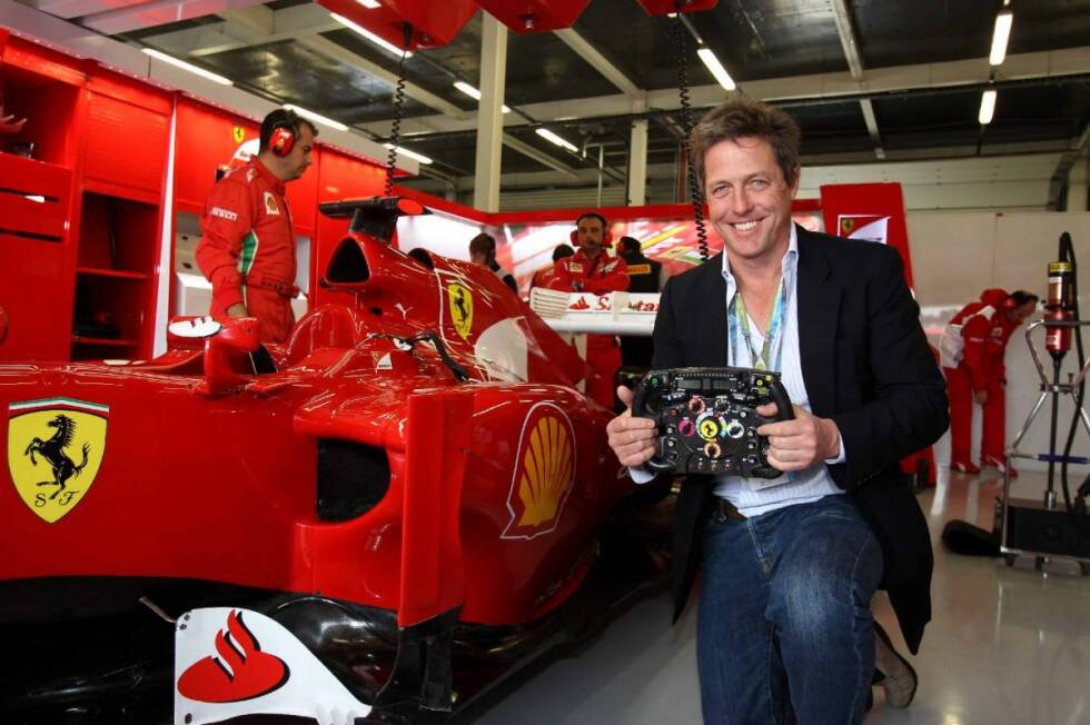 Foto zur News: Hollywood-Schauspieler Hugh Grant in der Ferrari-Box