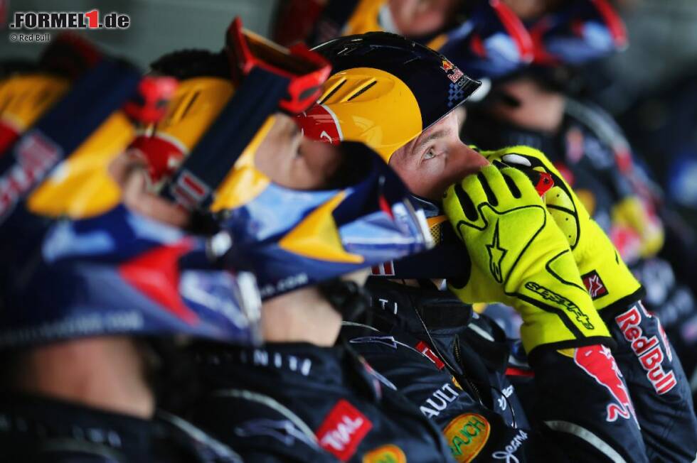 Foto zur News: Die Red-Bull-Mechaniker fiebern mit