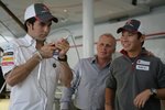 Foto zur News: Sergio Perez (Sauber), Johnny Herbert und Kamui Kobayashi (Sauber)