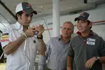 Foto zur News: Sergio Perez (Sauber), Johnny Herbert und Kamui Kobayashi (Sauber)