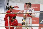 Foto zur News: Fernando Alonso (Ferrari) und Jenson Button (McLaren)