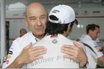 Foto zur News: Sergio Perez und Peter Sauber (Sauber)