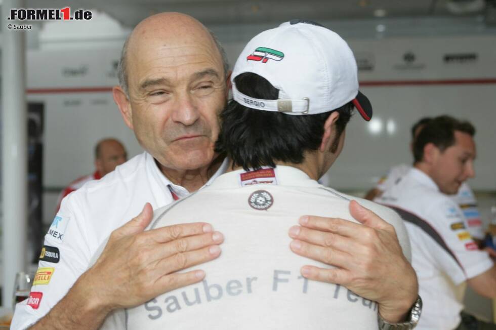 Foto zur News: Sergio Perez und Peter Sauber (Sauber)