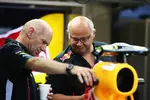 Foto zur News: Adrian Newey (Technischer Direktor, Red Bull) und Rob Marshall (Entwicklungschef, Red Bull)