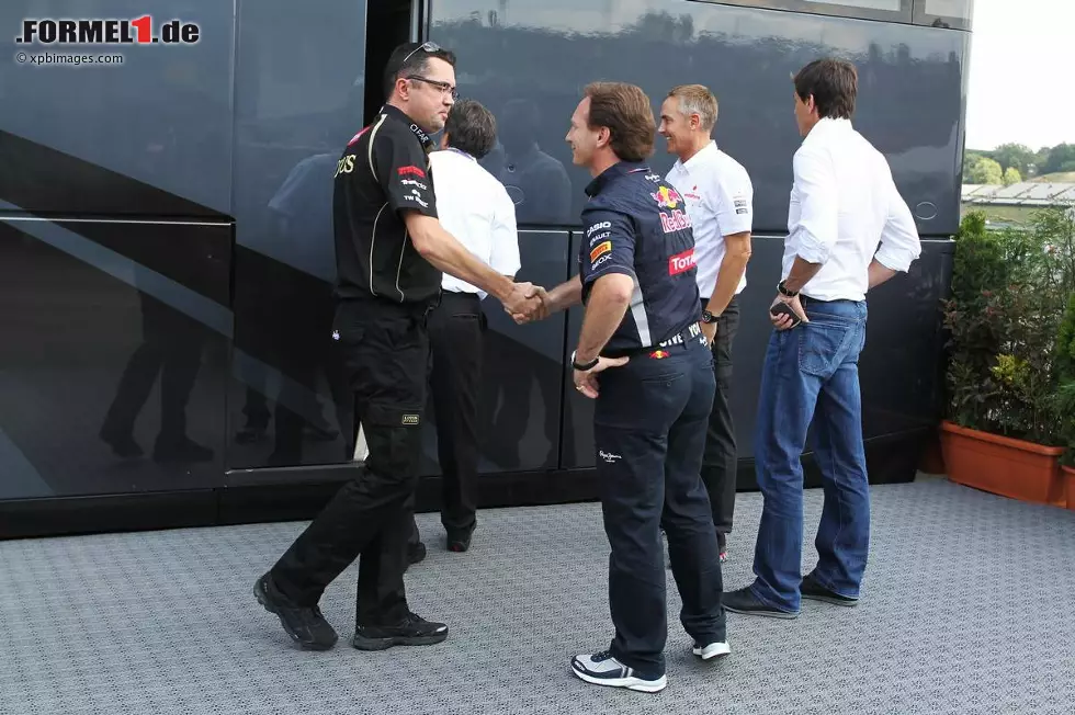 Eric Boullier (Lotus-Teamchef), Christian Horner (Red-Bull-Teamchef), Martin Whitmarsh (Teamchef, McLaren) und Bernie Ecclestone (Formel-1-Chef) Foto zur News: Eric Boullier (Lotus-Teamchef), Christian Horner (Red-Bull-Teamchef), Martin Whitmarsh (Teamchef, McLaren) und Bernie Ecclestone (Formel-1-Chef)