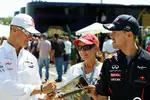 Foto zur News: Michael Schumacher (Mercedes) und Sebastian Vettel (Red Bull)