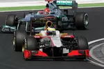 Gallerie: Pedro de la Rosa (HRT) und Michael Schumacher (Mercedes)