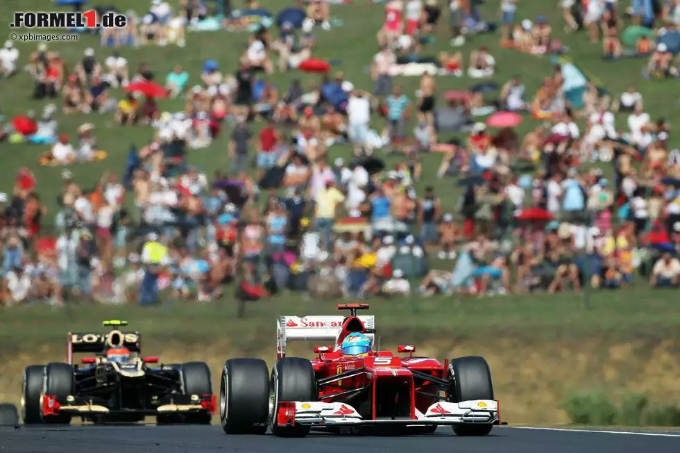 Foto zur News: Fernando Alonso (Ferrari) und Romain Grosjean (Lotus)