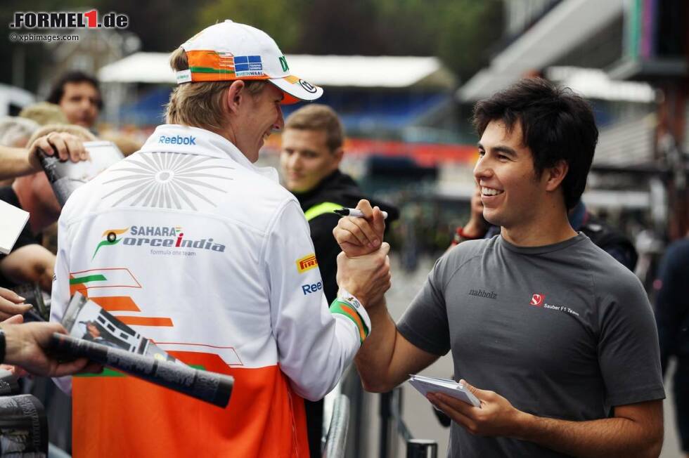 Foto zur News: Nico Hülkenberg (Force India) und Sergio Perez (Sauber) scherzen miteinander