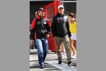 Foto zur News: Timo Glock (Marussia) und Nico Rosberg (Mercedes)