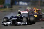 Foto zur News: Bruno Senna (Williams) und Mark Webber (Red Bull)