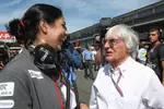 Foto zur News: Monisha Kaltenborn (Sauber) und Bernie Ecclestone