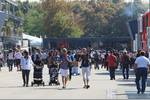 Foto zur News: Reger Betrieb im Monza-Fahrerlager