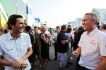Gallerie: Pedro de la Rosa (HRT) und Martin Whitmarsh (Teamchef, McLaren)