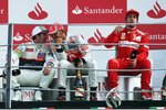 Gallerie: Entspannung nach dem Feiern: Sergio Perez (Sauber), Lewis Hamilton (McLaren) und Fernando Alonso (Ferrari)