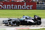 Foto zur News: Nico Rosberg (Mercedes) und Bruno Senna (Williams)