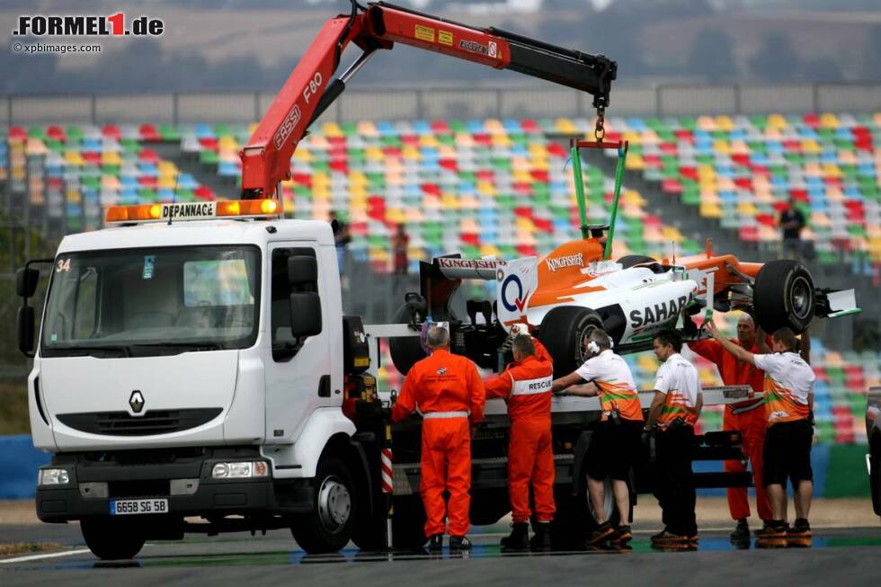 Foto zur News: Technischer Defekt bei Luiz Razia (Force India) verursacht die einzige rote Flagge am Dienstag