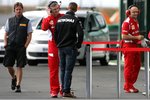 Foto zur News: Michael Schumacher (Mercedes) schaut bei seinem ehemaligen Team Ferrari vorbei
