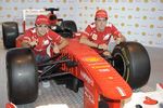 Foto zur News: Fernando Alonso und Felipe Massa (Ferrari) anlässlich des 500. Grand Prix mit Sponsor Shell in einem Lego-Formel-1-