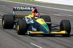 Foto zur News: Aguri Suzuki fährt den Larrousse-Lambo aus dem Jahr 1990, mit dem er als Dritter auf der Podest steigen konnte