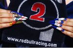 Foto zur News: Fan von Mark Webber (Red Bull) mit ganz besonderen Fingernägeln