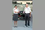 Foto zur News: Die erste Teamchefin der Formel-1-Geschichte: Monisha Kaltenborn (Sauber-Geschäftsführerin) übernimmt das Lenkrad von Peter Sauber (Teamchef)