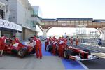 Foto zur News: Ferrari-Crew in der Boxengasse