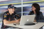 Foto zur News: Sebastian Vettel (Red Bull) im Interview mit Tanja Bauer von Sky