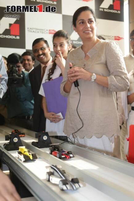 Foto zur News: Monisha Kaltenborn (Sauber-Geschäftsführerin) bei F1 in Schools