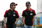 Foto zur News: Timo Glock und und Charles Pic (Marussia)