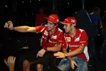 Foto zur News: Fernando Alonso und Felipe Massa (Ferrari) in der Ferrari-World Abu Dhabi