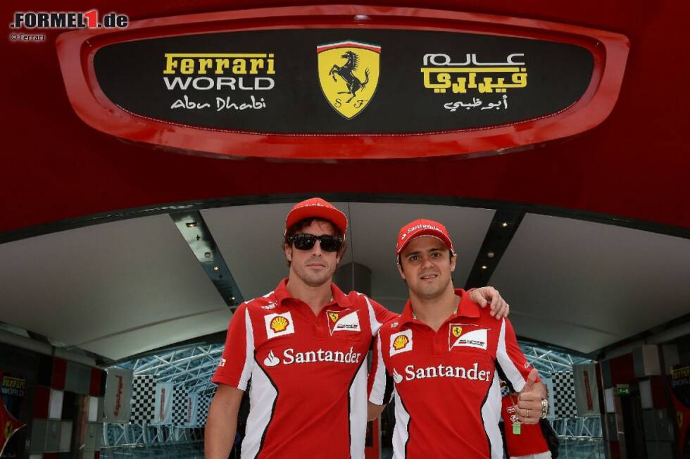 Foto zur News: Fernando Alonso und Felipe Massa (Ferrari) in der Ferrari-World Abu Dhabi