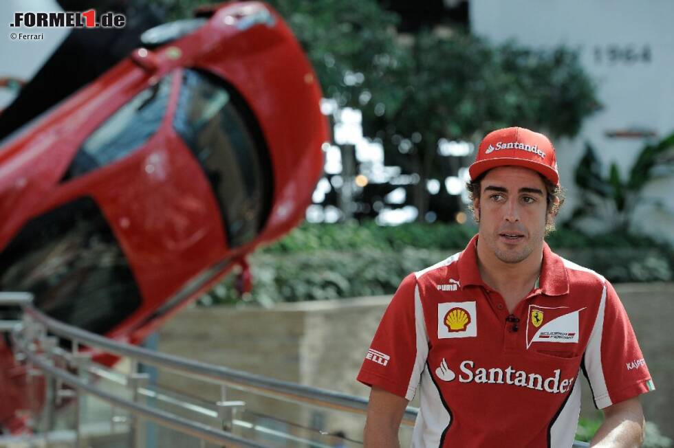 Foto zur News: Fernando Alonso (Ferrari) in der Ferrari-World Abu Dhabi