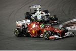 Foto zur News: Felipe Massa (Ferrari) vor Sergio Perez (Sauber)
