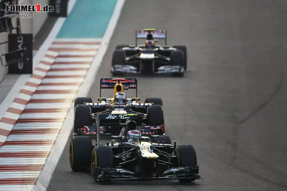 Foto zur News: Romain Grosjean (Lotus) und Sebastian Vettel (Red Bull)