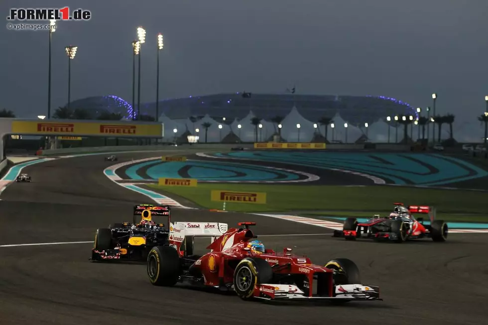 Foto zur News: Fernando Alonso (Ferrari) und Mark Webber (Red Bull)