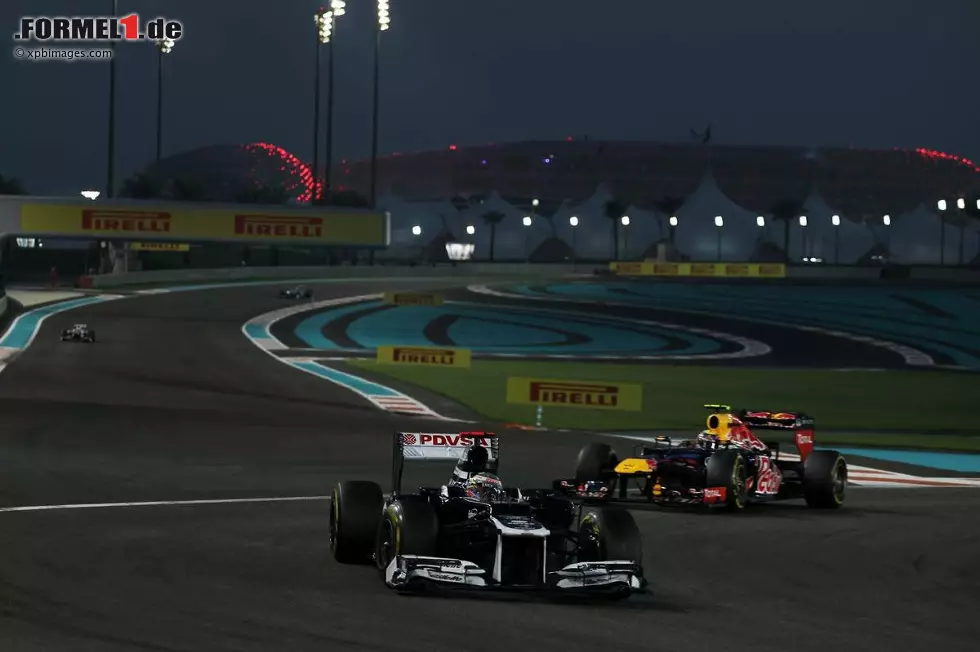 Foto zur News: Pastor Maldonado (Williams) und Mark Webber (Red Bull)