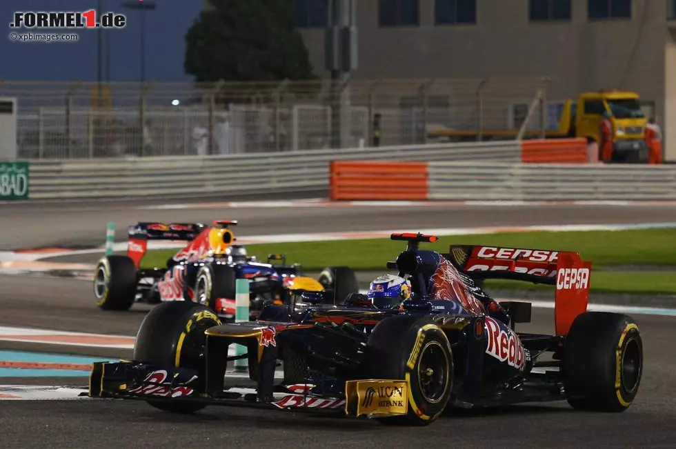 Foto zur News: Daniel Ricciardo (Toro Rosso) und Sebastian Vettel (Red Bull)