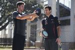 Foto zur News: Mark Webber (Red Bull) trifft Trey Hardee, Olympia-Silbermedaillengewinner im Zehnkampf