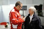 Foto zur News: Stefano Domenicali (Ferrari-Teamchef) und Bernie Ecclestone