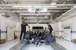 Foto zur News: Scrutineering: Lotus-Renault E20 wird in der FIA-Box vermessen und gewogen