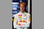 Gallerie: Sebastian Vettel (Red Bull) konzentriert sich mit Kopfhörern und Musik