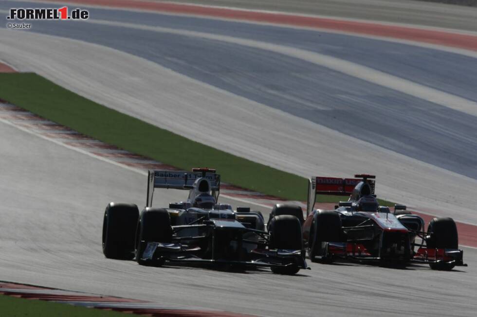 Foto zur News: Kamui Kobayashi (Sauber) und Jenson Button (McLaren)
