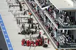 Foto zur News: Heikki Kovalainen (Caterham) und Timo Glock (Marussia)