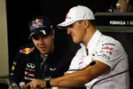 Foto zur News: Sebastian Vettel (Red Bull) und Michael Schumacher (Mercedes)