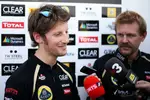 Foto zur News: Romain Grosjean (Lotus) und Pressesprecher Andy Stobart